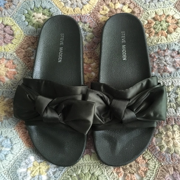 New STEVE MADDEN Olive Green SILKY Slide Mules 7 M - Picture 1 of 3